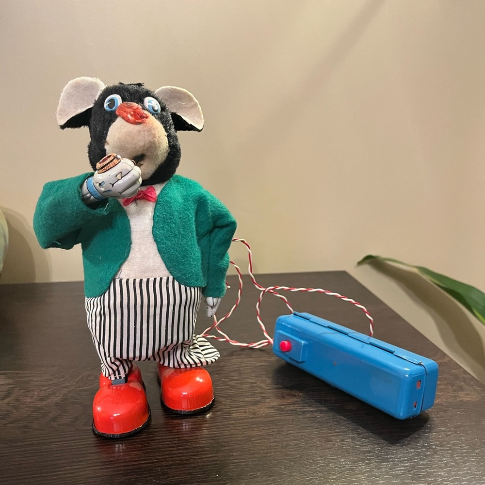 Vintage Marusan San Japan Smoking Walking Papa Bear Remote Control Tin Toy